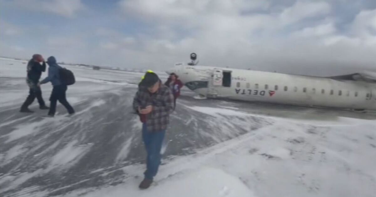 Delta passenger records escape from overturned, burning plane at Toronto ...