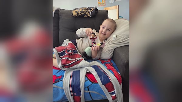 Young Canadiens fan fighting cancer gets gift package from team