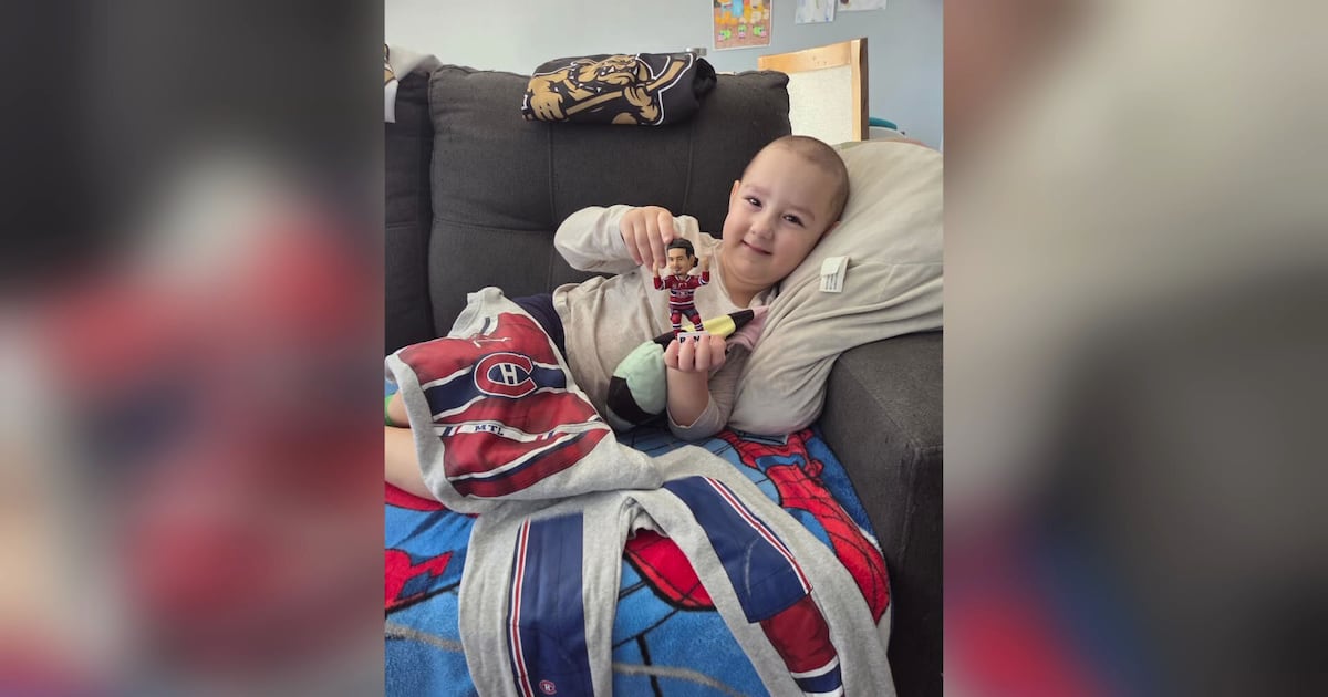 Young Canadiens fan fighting cancer gets gift package from team