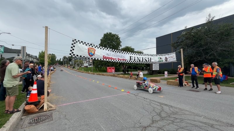 Soapbox derby takes to the hill in Manotick for annual competition