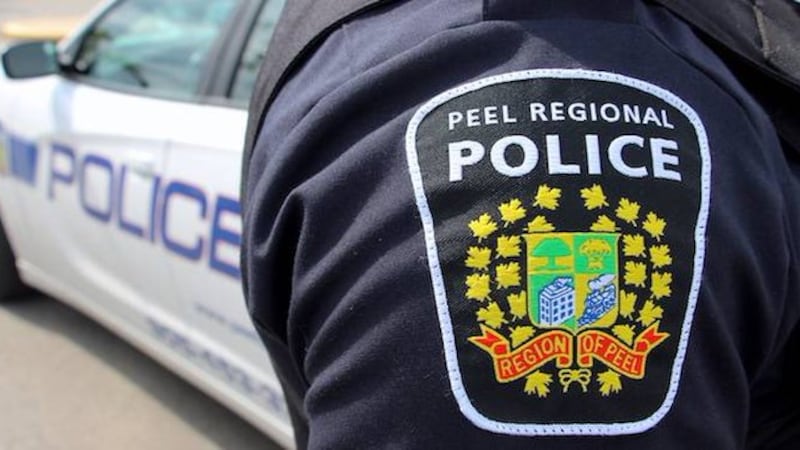 Man injured in Brampton plaza stabbing, police say pocket knife was used