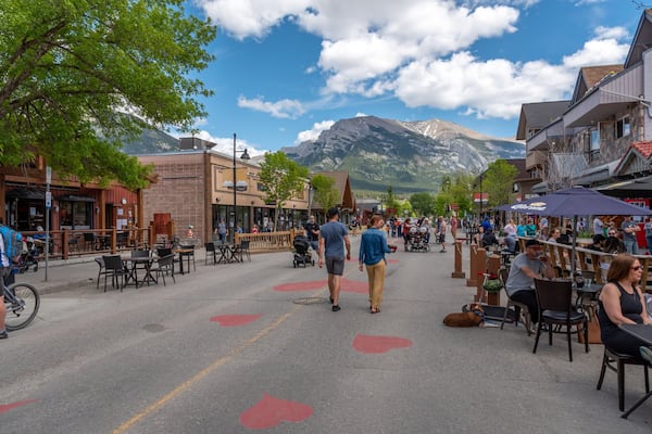 Alberta’s ‘irrational optimists’ face restaurant industry reset