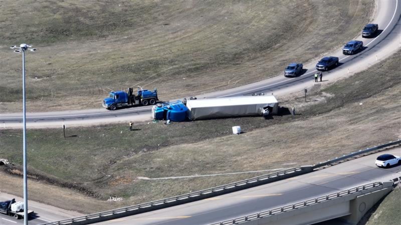 Truck rollover closes exit ramp of Anthony Henday Drive