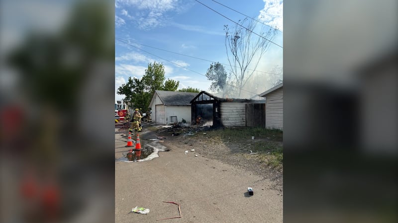 Regina firefighters battle pair of weekend blazes