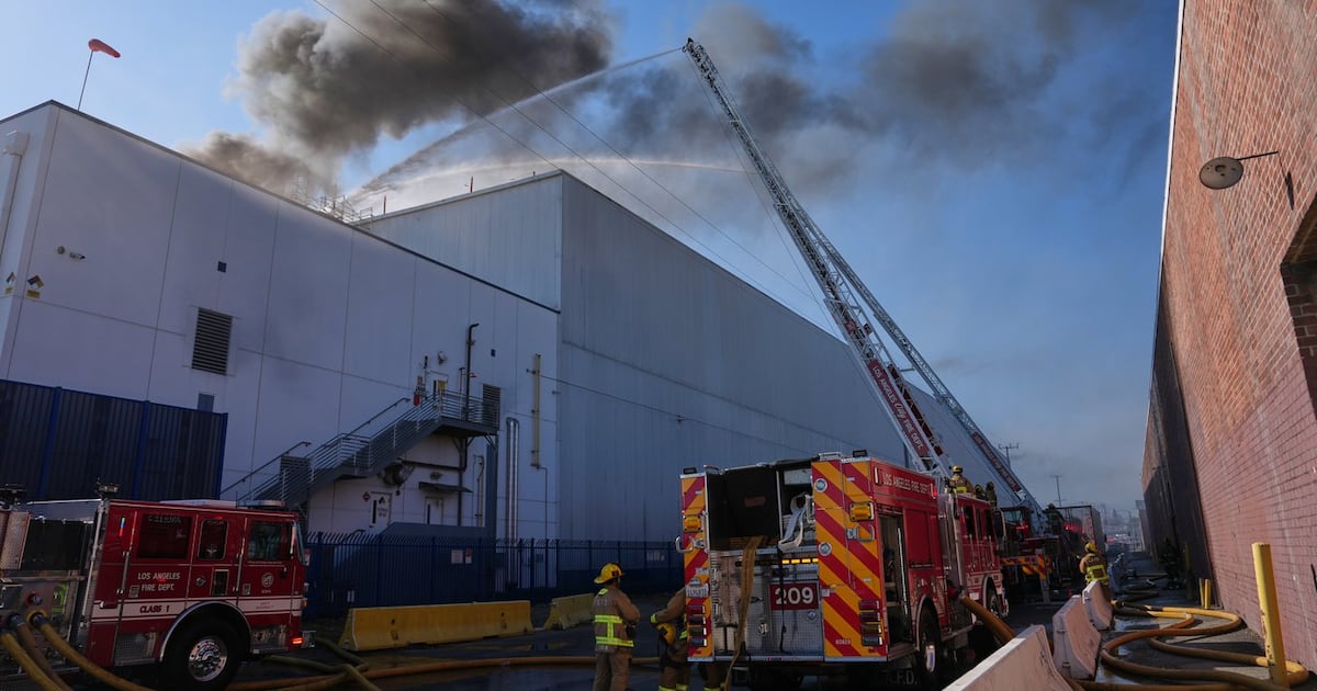 Los Angeles warehouse fire prompts shelter-in-place orders due to ...
