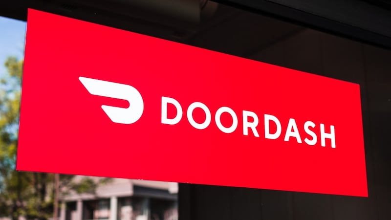 DoorDash driver caught on camera stealing tips from server working a Memorial Day double shift