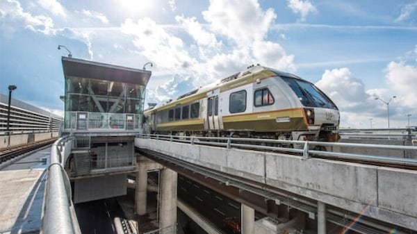 UP Express and GO Train service resumes after temporary disruption