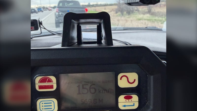 Lone driver in HOV lane on Hwy. 417 charged with stunt driving