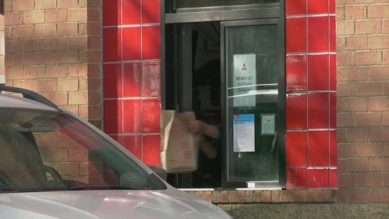 Bag fee for Edmonton businesses kept alive by narrow council vote