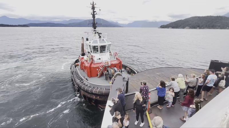 B.C. Ferries vessel towed to terminal after mid-sailing mechanical issue