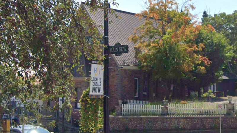 Single vehicle strikes 7 unoccupied cars, hits residential property in Huntsville: OPP