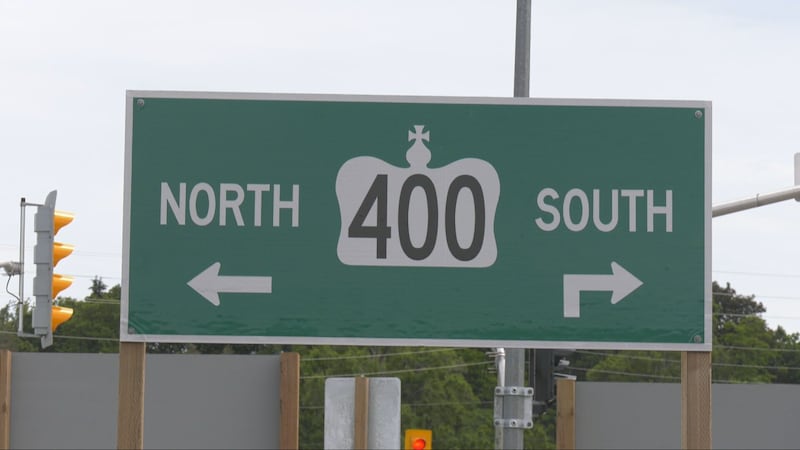 4 people injured after Hwy 400 crash in north Barrie