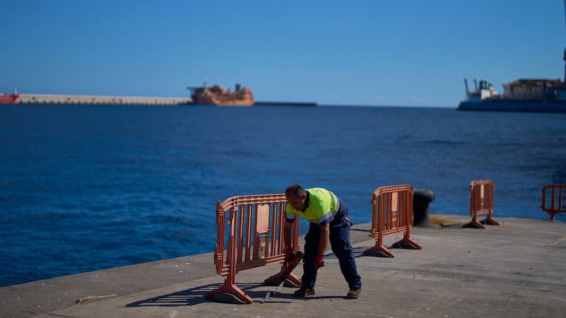 Remaining Canadians on cruise ship at the centre of hantavirus outbreak to disembark