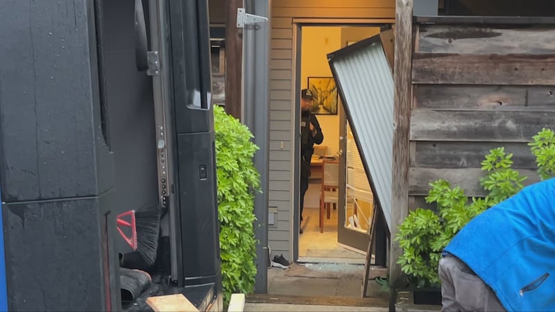 1 dead after police respond to hostage situation in East Vancouver