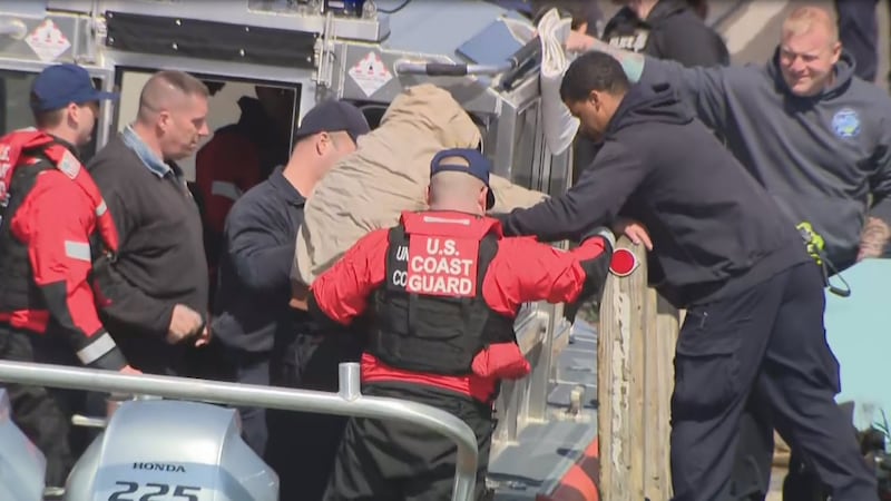 Four people rescued from Detroit River after boat capsizes: U.S. Coast Guard