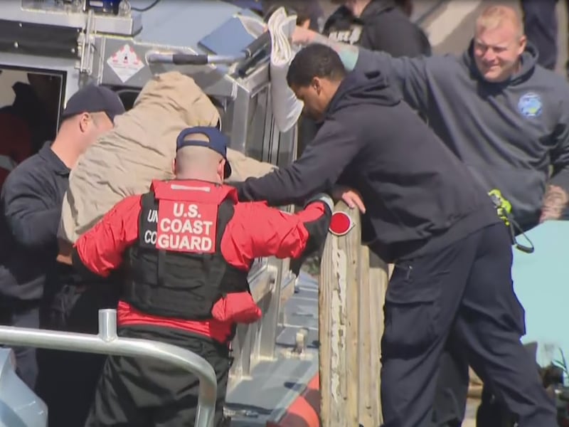 Four people rescued from Detroit River after boat capsizes: U.S. Coast Guard