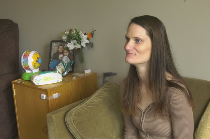 ‘Keep fighting’: Edmonton mom who beat addiction, homelessness thanks support worker who stood by her