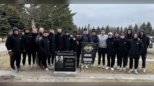 Manitoba hockey team remembers late teammate on way to league title