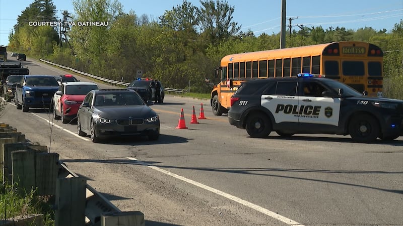 Cyclist from Ottawa fatally struck by school bus in Chelsea, Que.