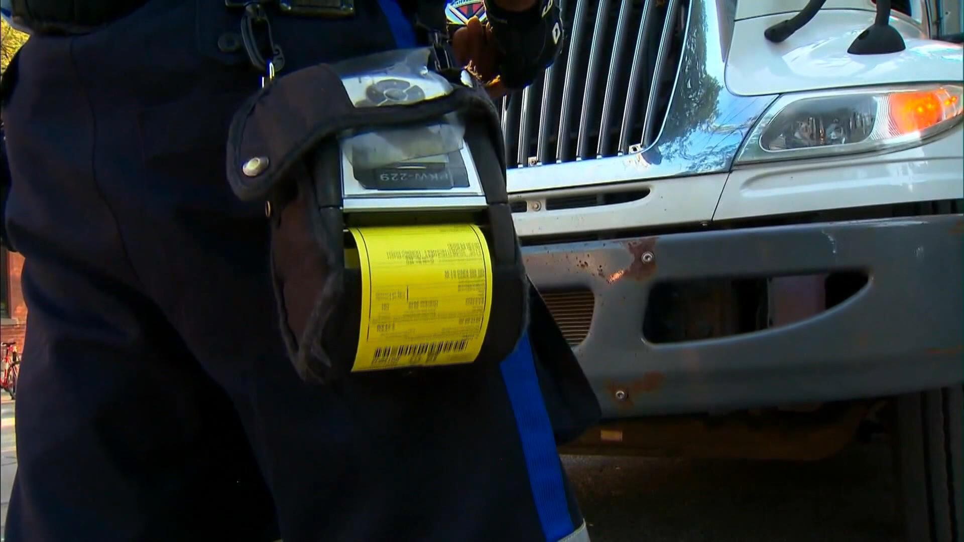 Toronto police, parking enforcement targeting drivers who stop in no-stopping zones