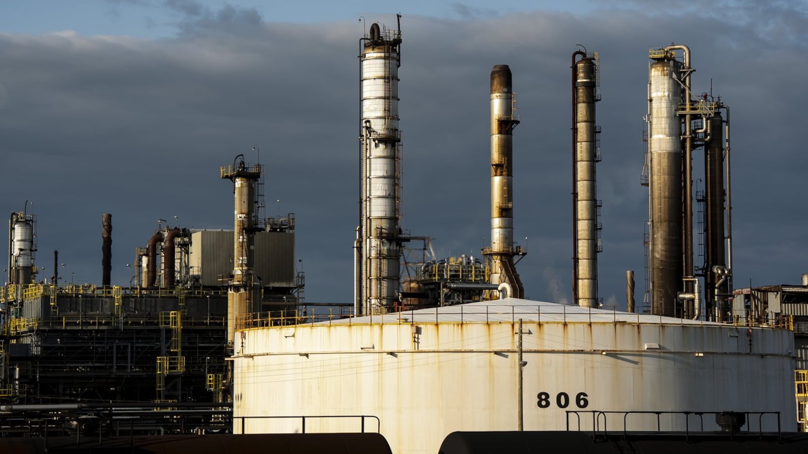 Samcor Fuel Suncor ratcheting up output of diesel, jet fuel