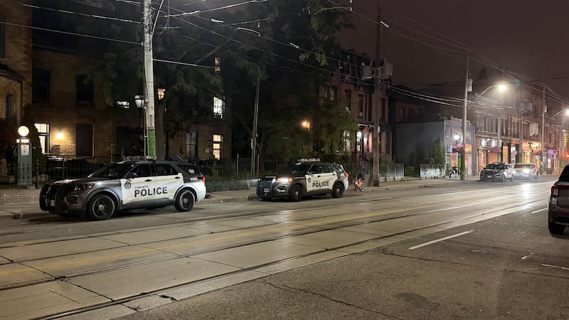 1 stabbed, another injured after incident in Toronto’s downtown core: paramedics