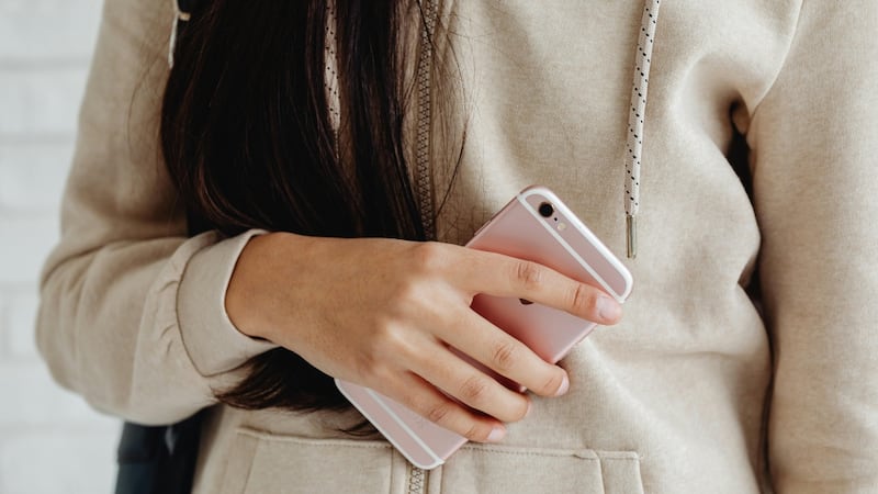 Will Alberta follow Manitoba and implement a social media ban for teens?