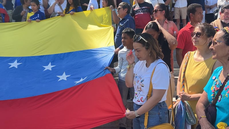 Venezuelan community in Ottawa-Gatineau comes together at vigil following earthquakes