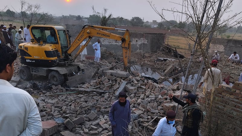 Death toll rises to 14 in Pakistan suicide attack. Its Taliban splinter group claims blast