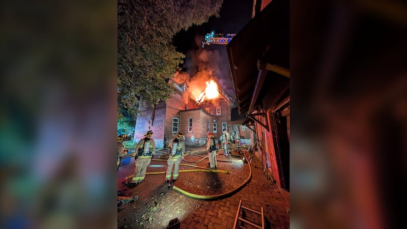 Ottawa firefighters battle overnight blaze in Sandy Hill