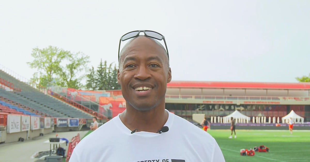 Henry Burris returns to Calgary to guest coach for University of Calgary Dinos