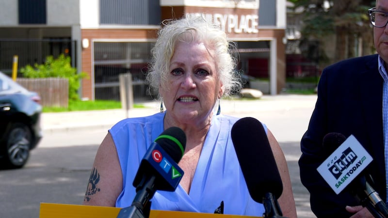 Volunteer calls on province to address homelessness after heat wave sees hundreds of bottles of water handed out