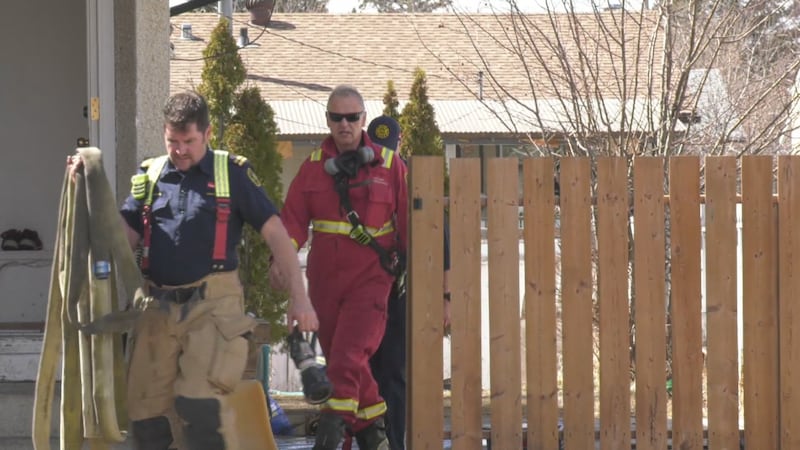2 adults, 9 children displaced after basement fire in southeast Calgary