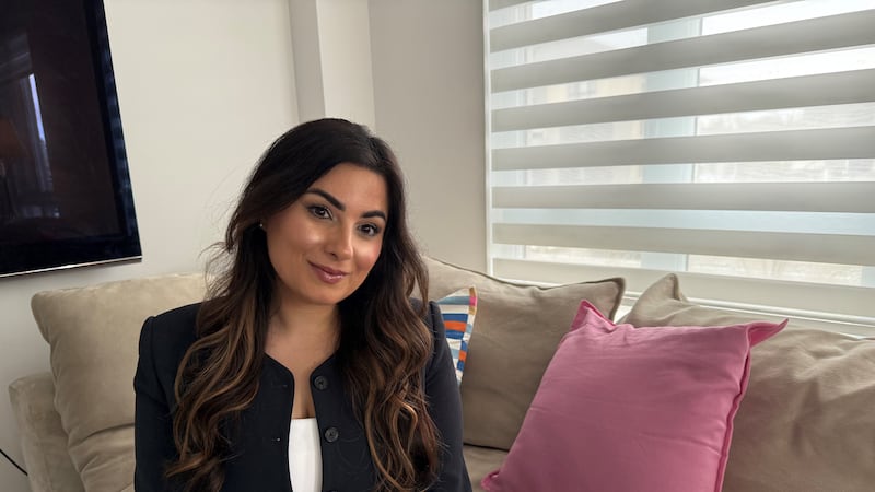 Montreal makeup artist loses eyesight and adapts her craft