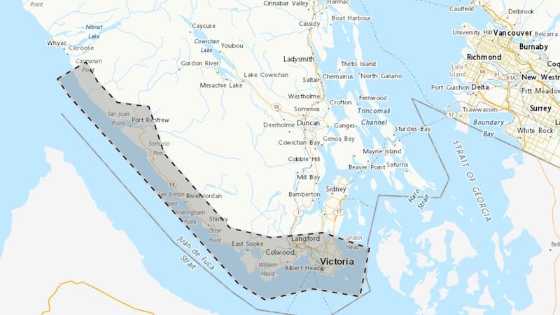 ‘High winds and waves’ bring flood risk to southern coast of Vancouver Island