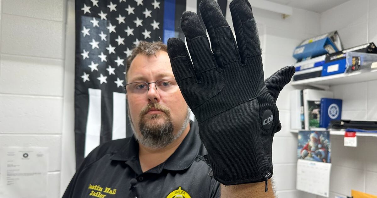 ICE awards US$16.7M contract to buy 6,000 pairs of gloves that deliver ...