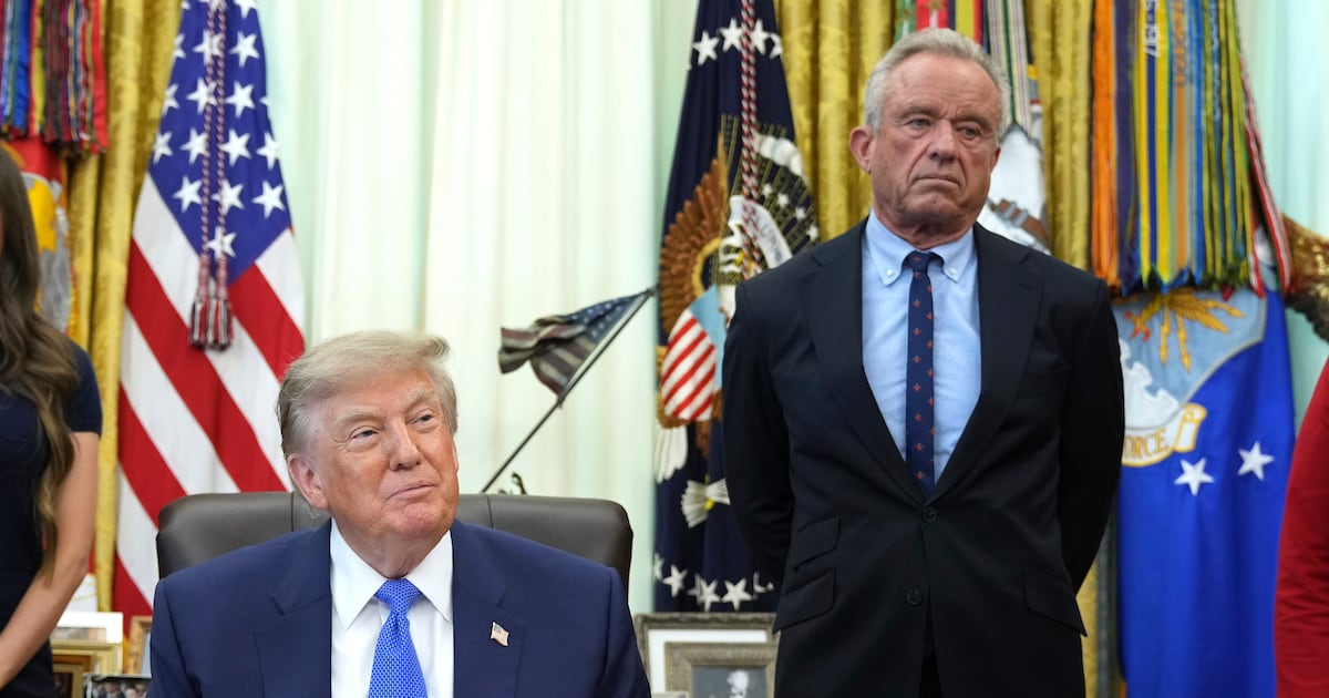 Photo: ctvnews.ca U.S. President Donald Trump, left, and Health and Human Services Secretary Robert F. Kennedy Jr. attend a meeting before