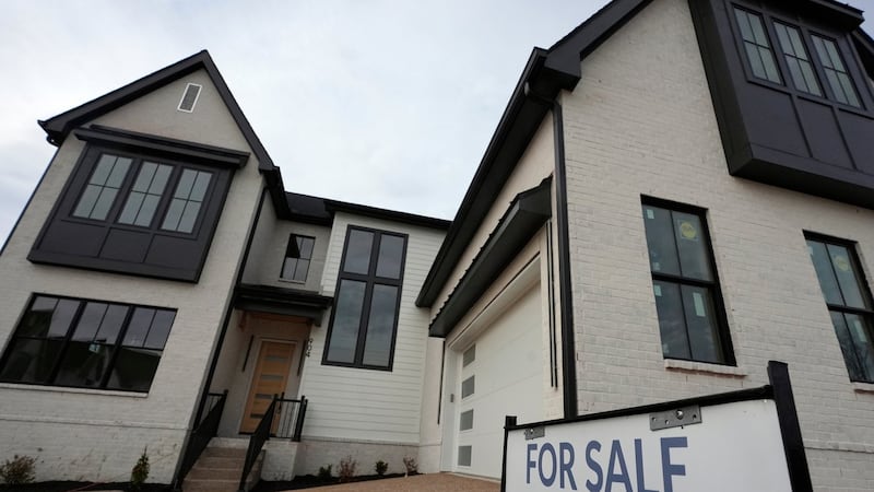 U.S. home sales flat in April as lacklustre spring homebuying season lurches forward