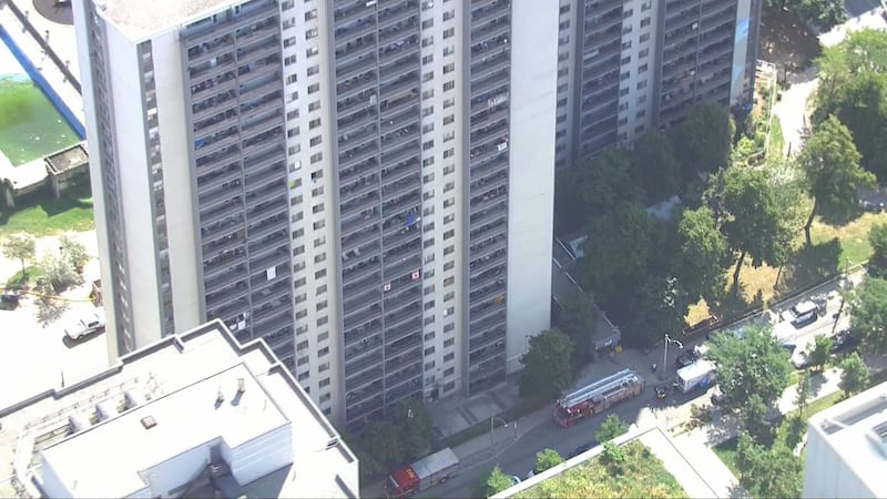 Kitchen fire at downtown Toronto highrise leaves 1 person dead