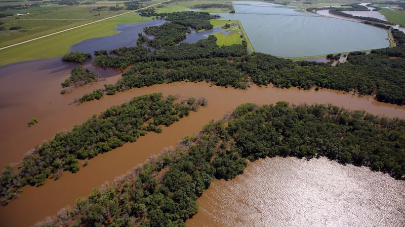 River starts to drop around flood-ready Brandon in western Manitoba