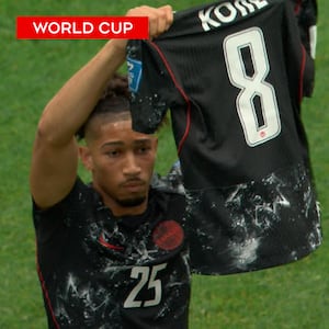 Saliba scores as tribute for injured teammate Koné, bringing Canada 4-0 against Qatar