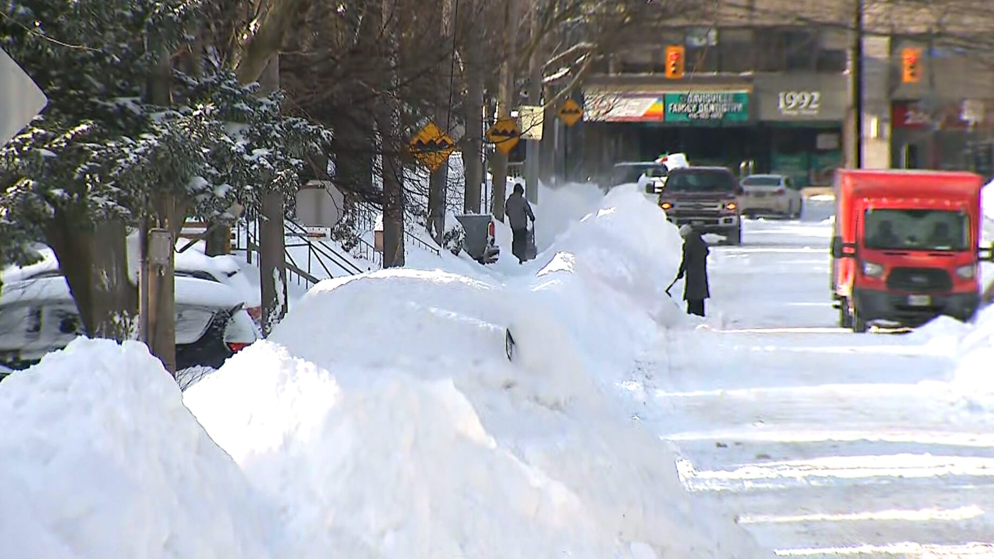 Toronto hit with nearly 60 cm of snow. Here is what it looks like one ...