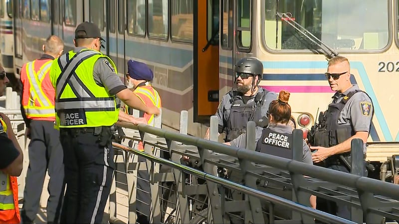 Man pinned under CTrain last week dies: Calgary police