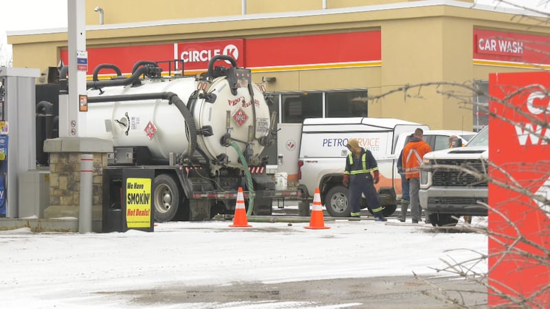 Water in underground storage tank at south Edmonton gas station linked to car problems: Circle K