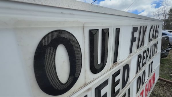 Western Quebec auto shop receives warning from language watchdog for English-only Facebook posts