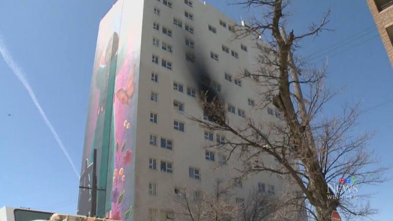 Fire at Winnipeg apartment building leaves 1 person dead