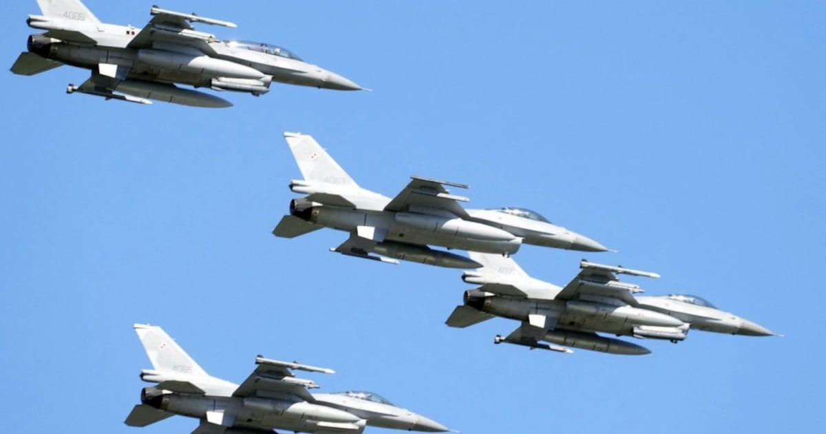 Polen fängt russisches Flugzeug über der Ostsee ab und meldet ...