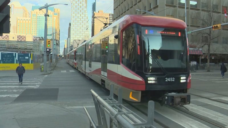 ‘Quite concerned’: Calgary mayor weighs in on LRT free fare zone debate