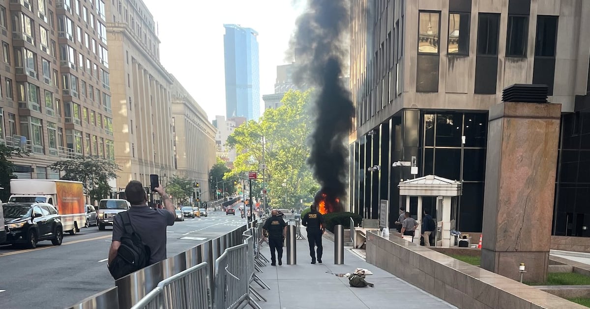 NYC smoke bomb: Army veteran lights fire, shoots pellet gun outside ...