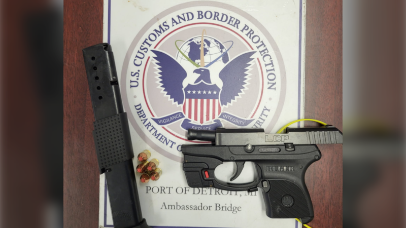 Border officers stop woman with stolen gun from entering Canada